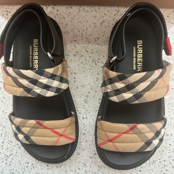 Cutest Little Kids Burberry Sandals, Unisex, w/Box & Dustbag Size 30Euro/12.5US - Picture 1 of 7